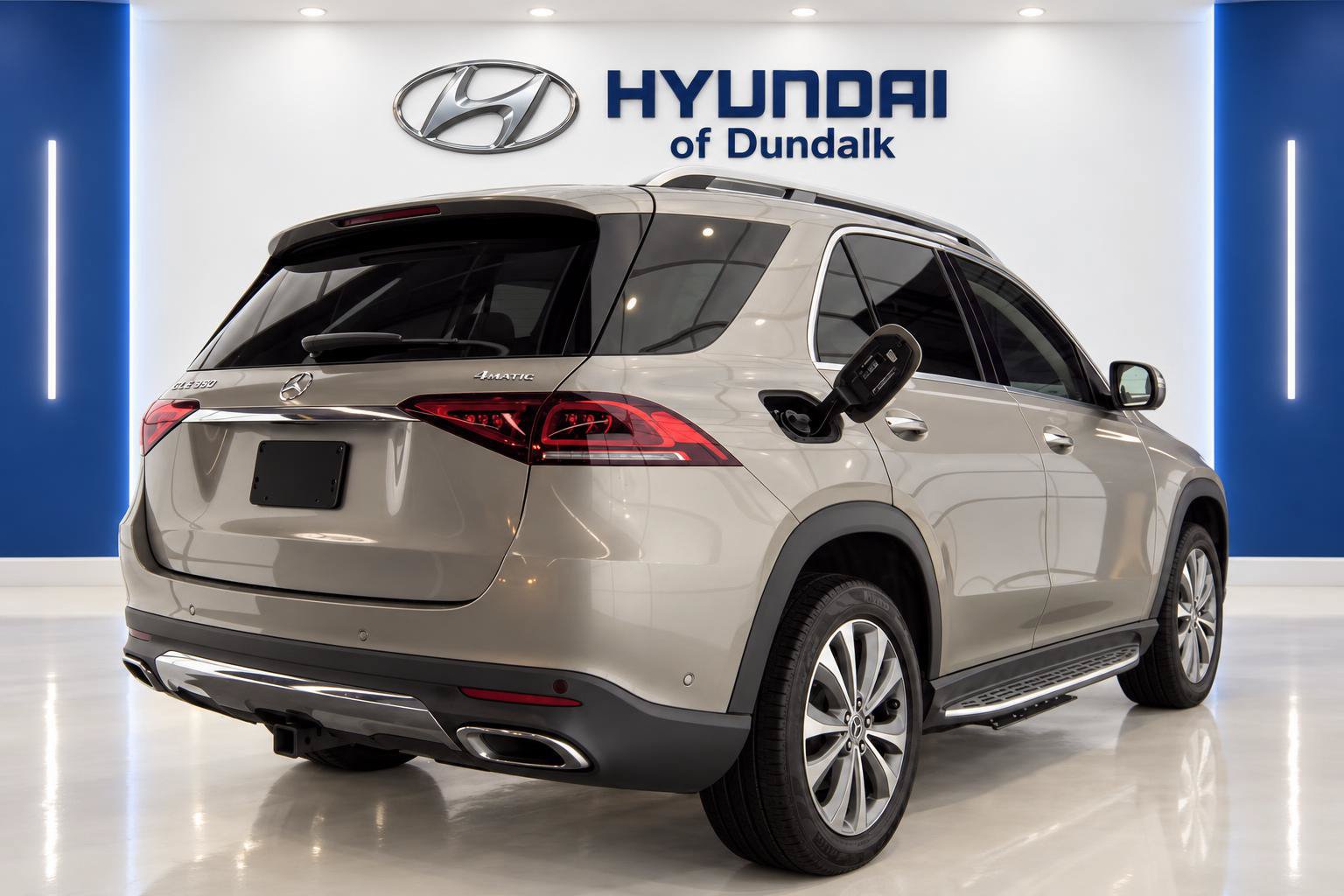 Used 2020 Mercedes-Benz GLE 350 4MATIC w/ Premium Package image 4