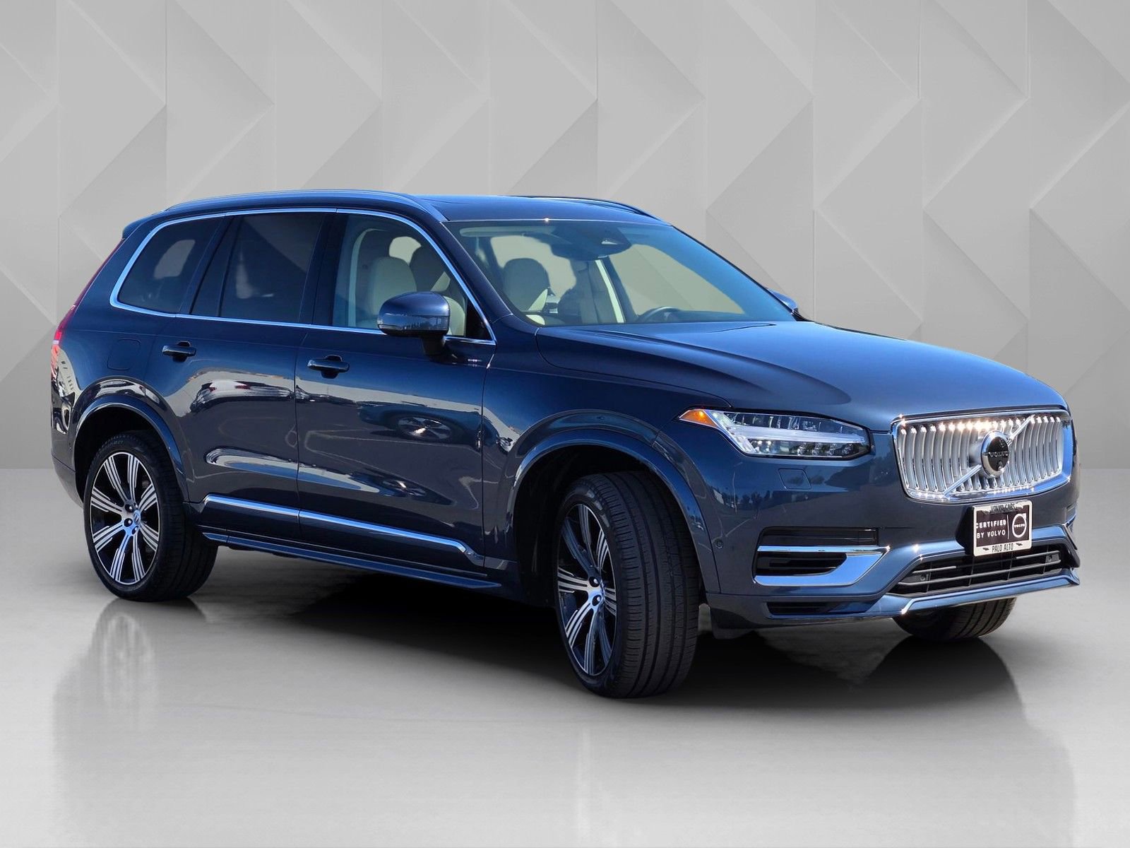 Certified 2025 Volvo XC90 T8 Plus w/ Protection Package Premier AWD/4WD image 8