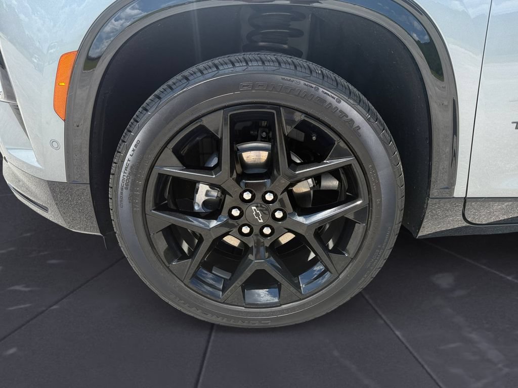 Used 2026 Chevrolet Traverse RS FWD image 14