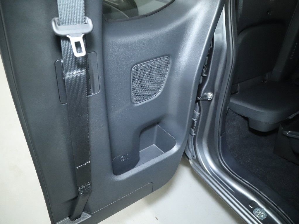 Certified 2025 Nissan Frontier SV image 32