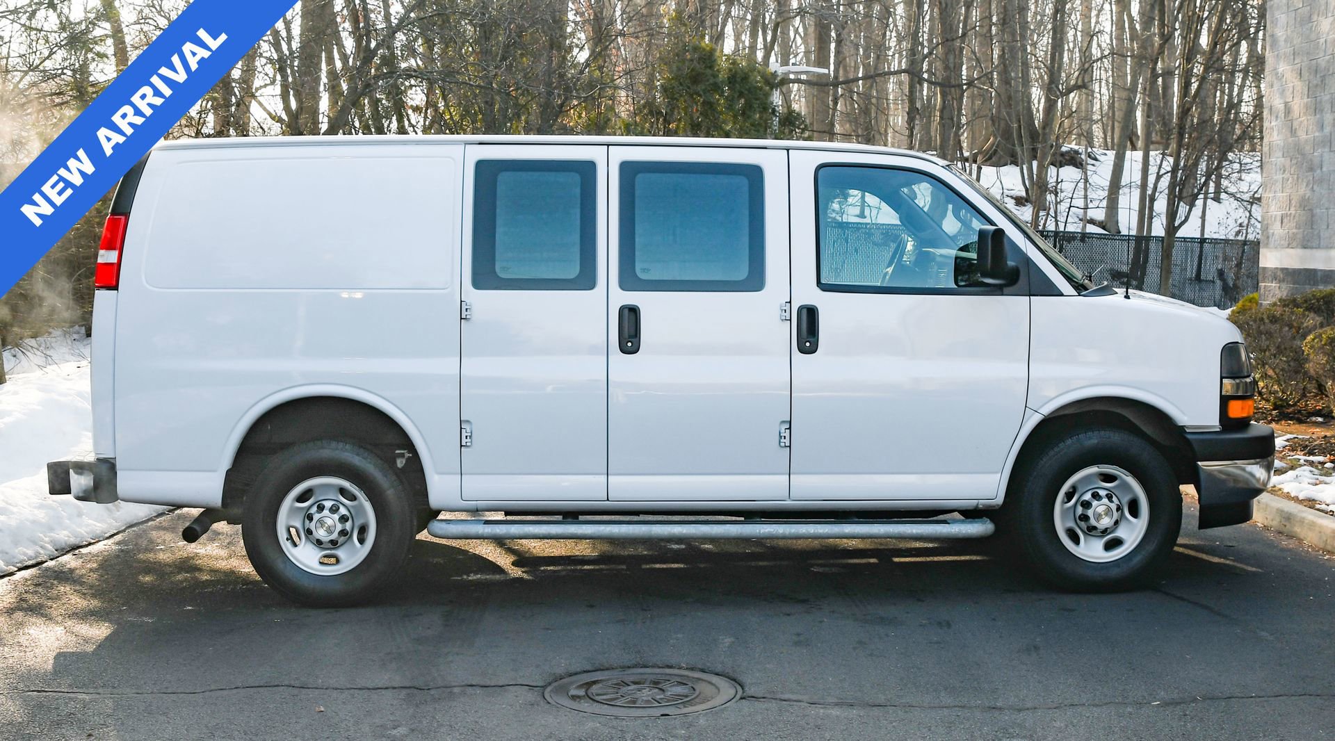 Used 2024 Chevrolet Express 2500 w/ Driver Convenience Package image 9