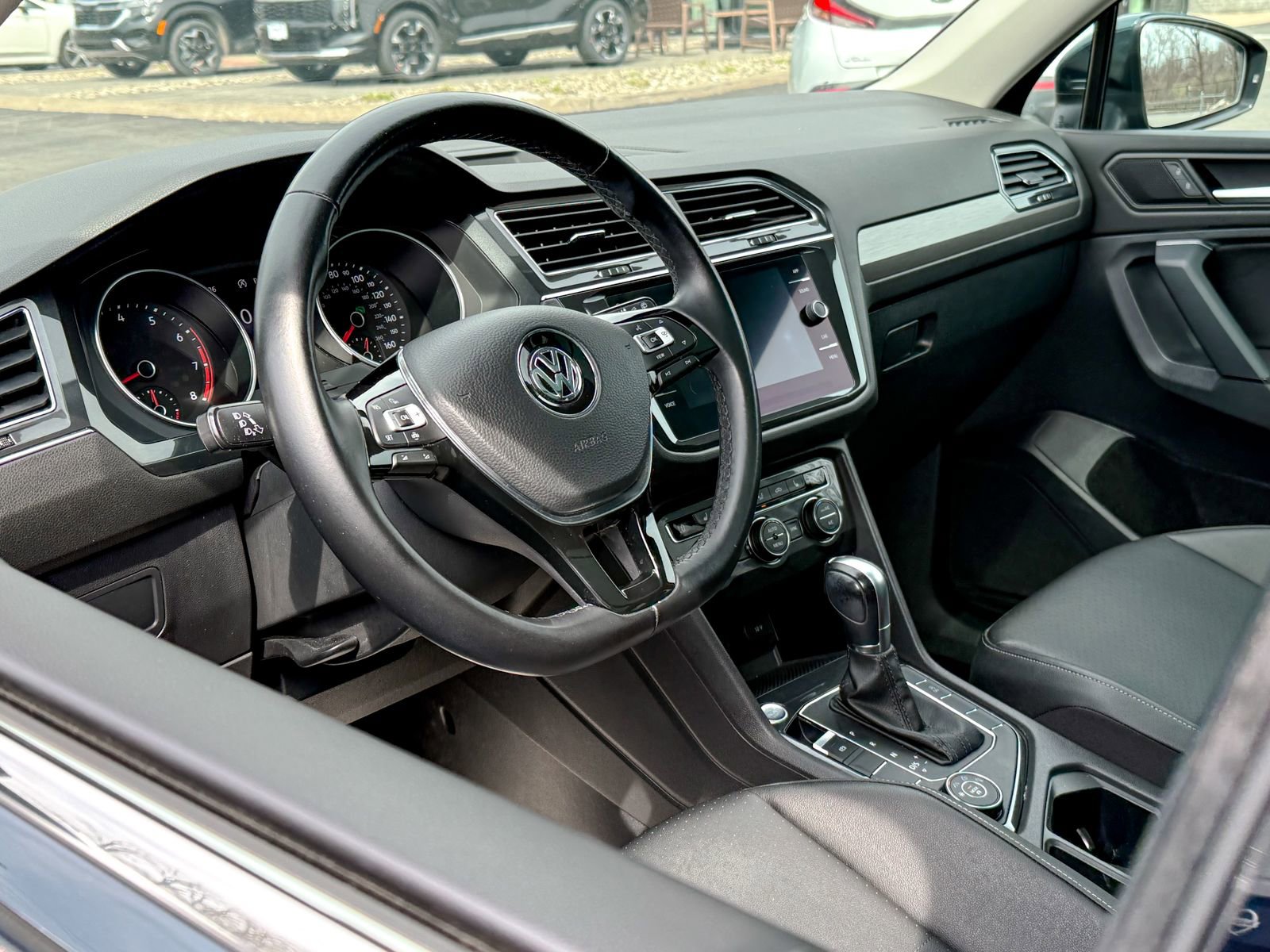 Used 2019 Volkswagen Tiguan SE w/ Panoramic Sunroof Package AWD/4WD image 15