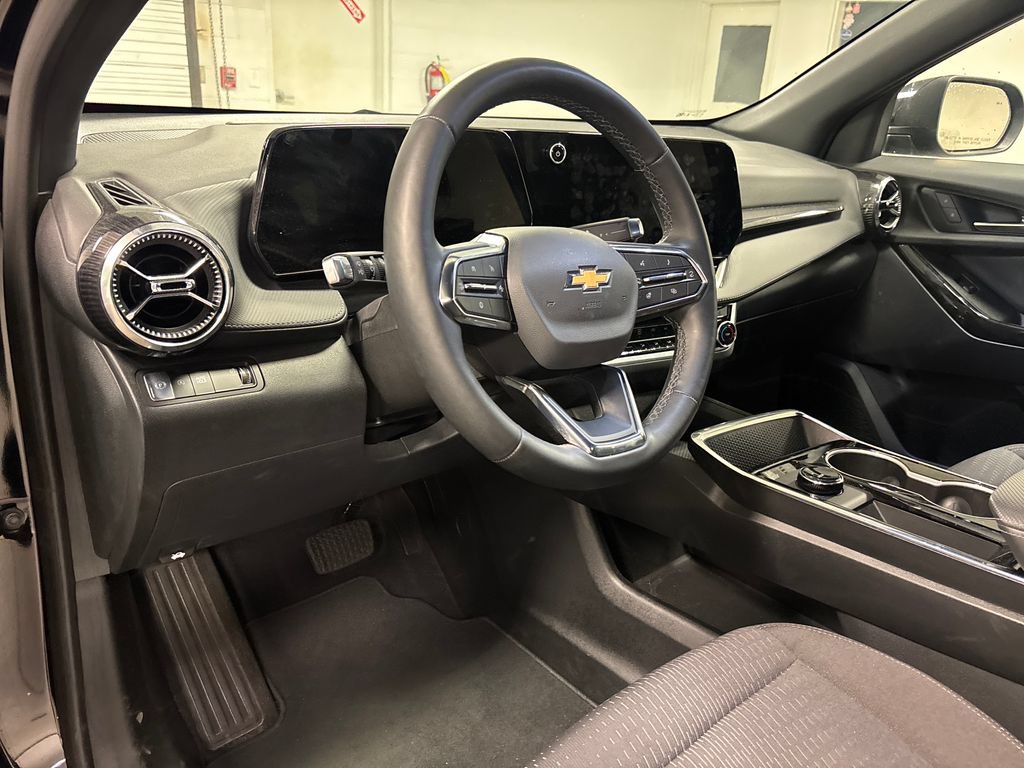 Used 2026 Chevrolet Equinox LT FWD image 23