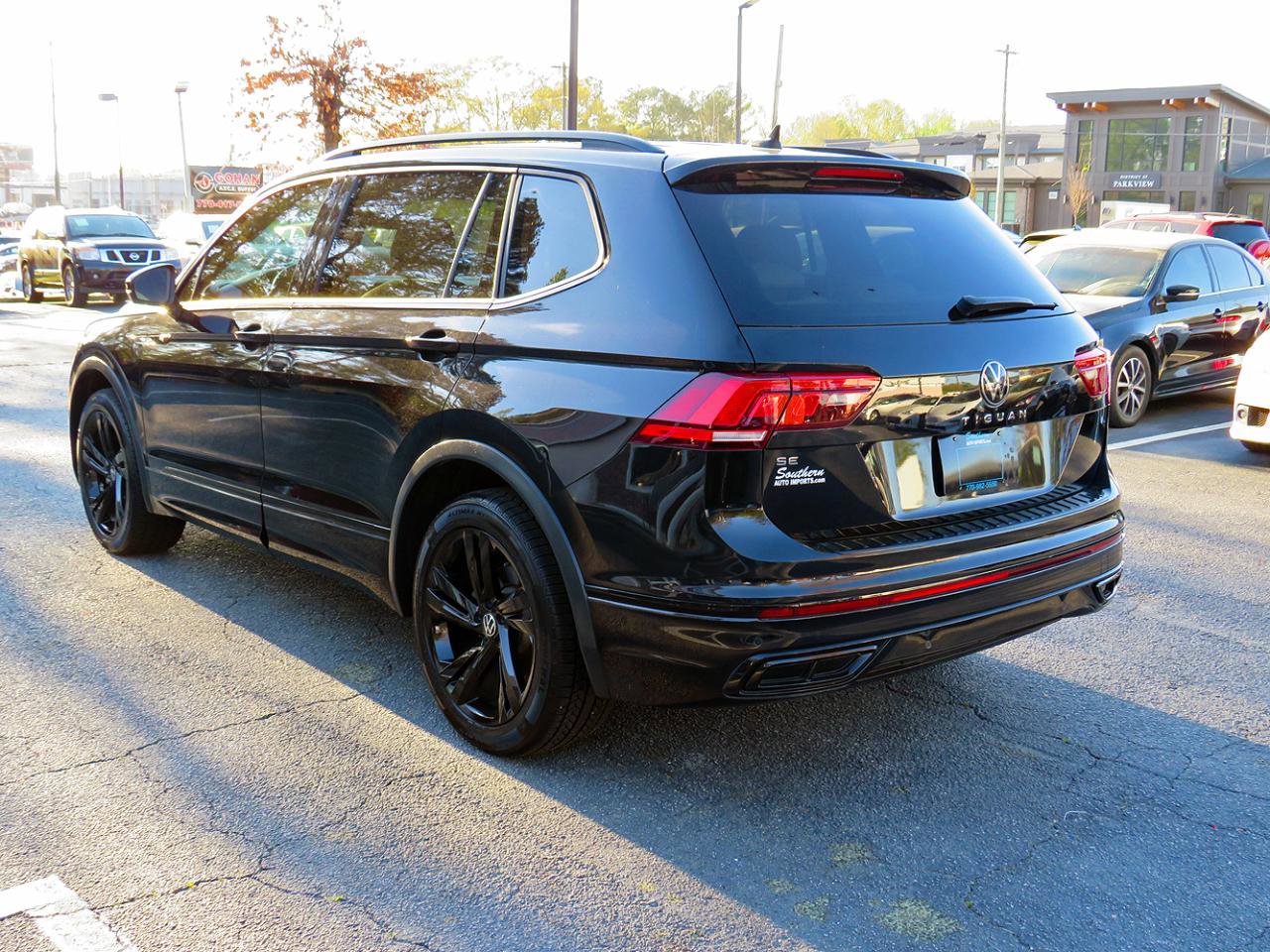 Used 2023 Volkswagen Tiguan SE R-Line FWD image 9