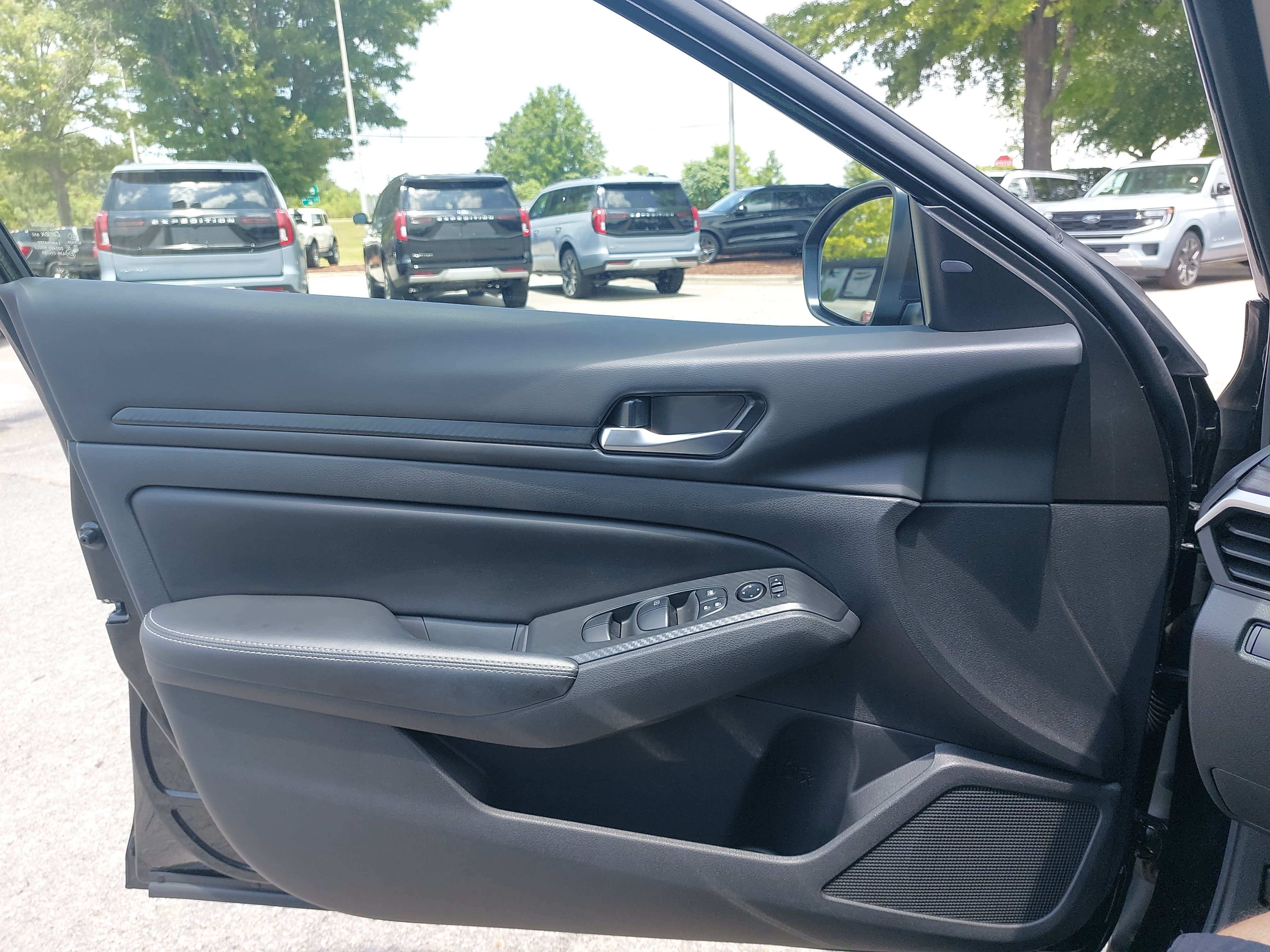 Used 2024 Nissan Altima 2.5 SV w/ SV Premium Package FWD image 27