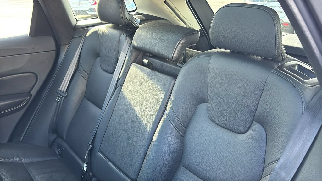 Certified 2025 Volvo XC60 B5 Plus AWD/4WD image 26