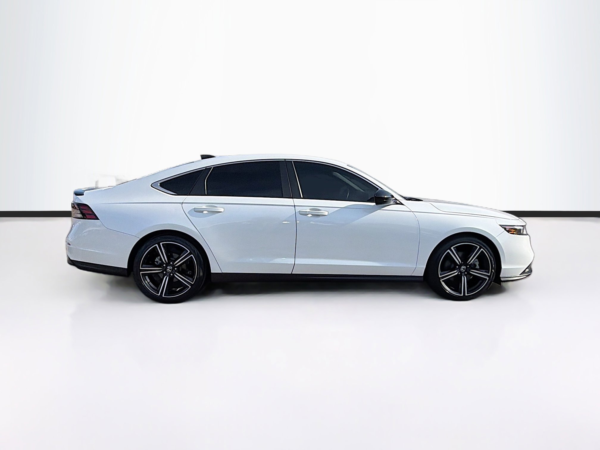 Used 2024 Honda Accord Sport image 2