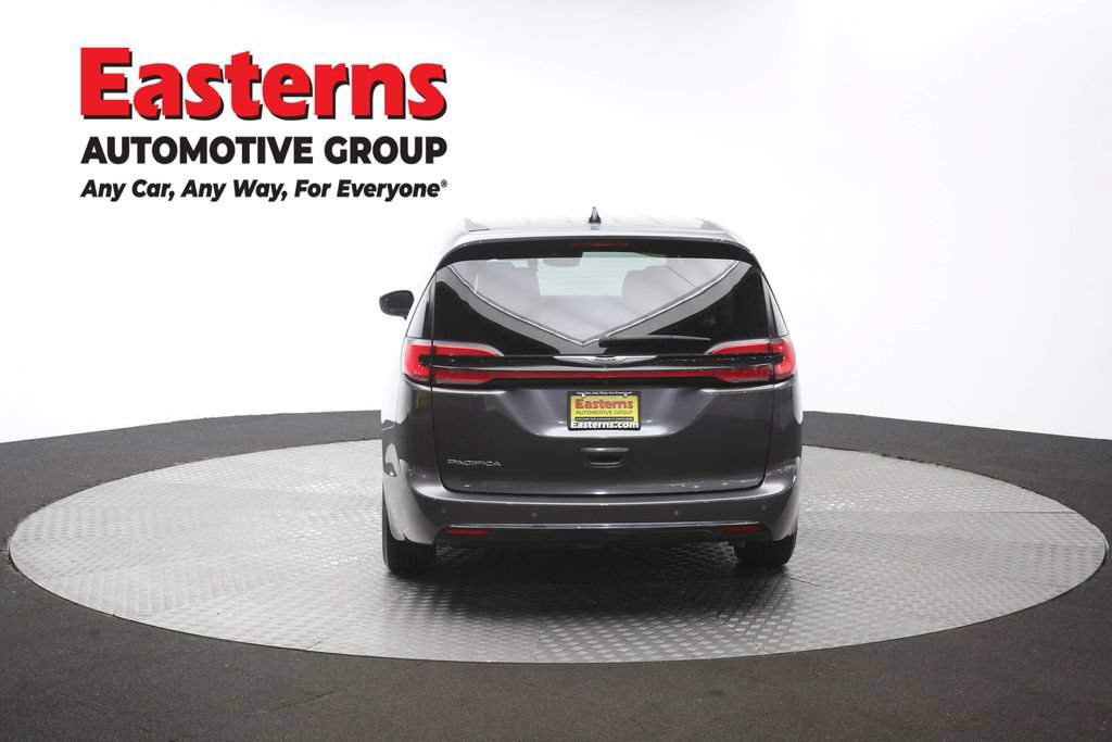 Used 2023 Chrysler Pacifica Touring-L FWD image 38