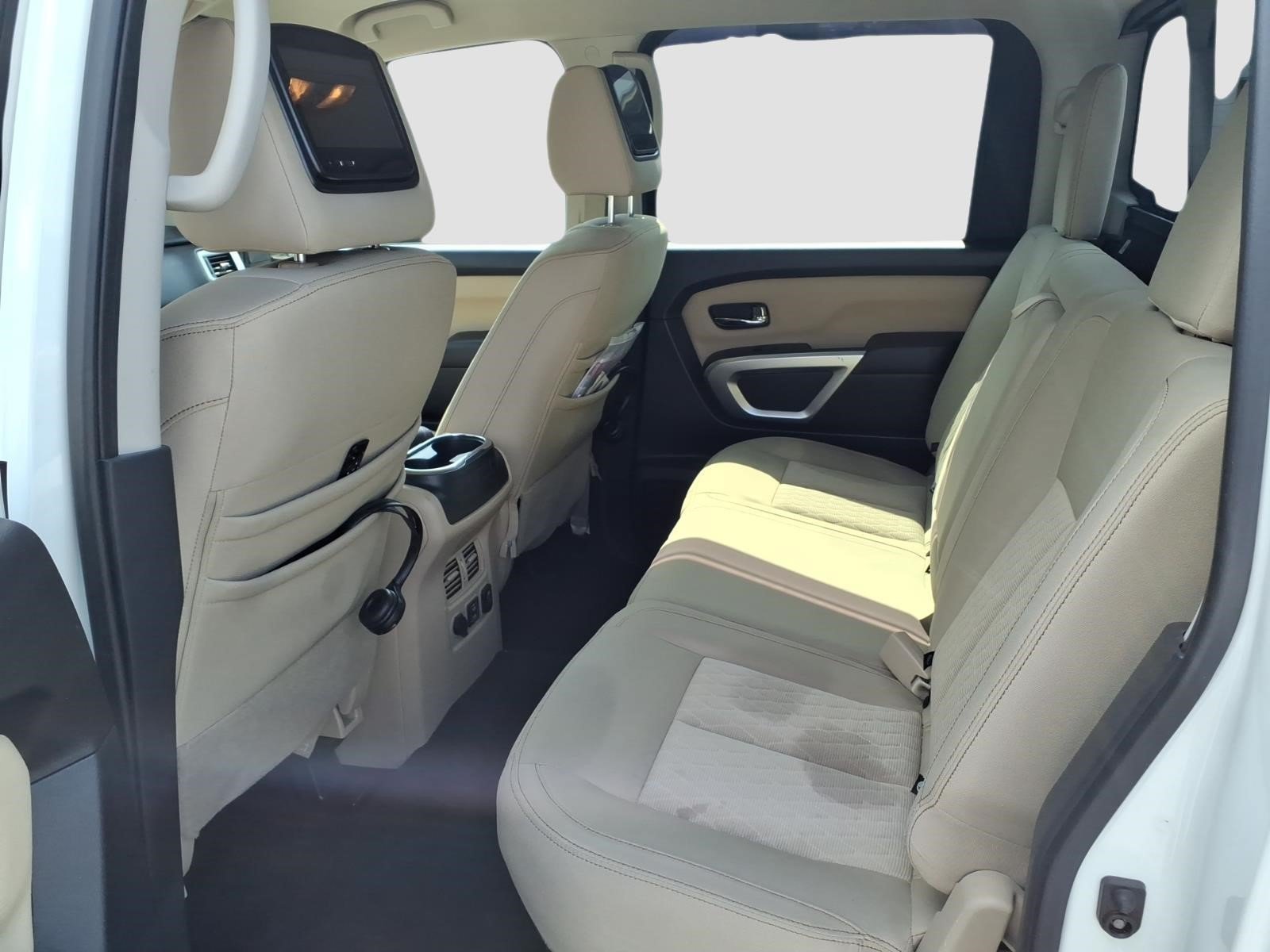 Used 2019 Nissan Titan SV w/ SV Convenience Package AWD/4WD image 14