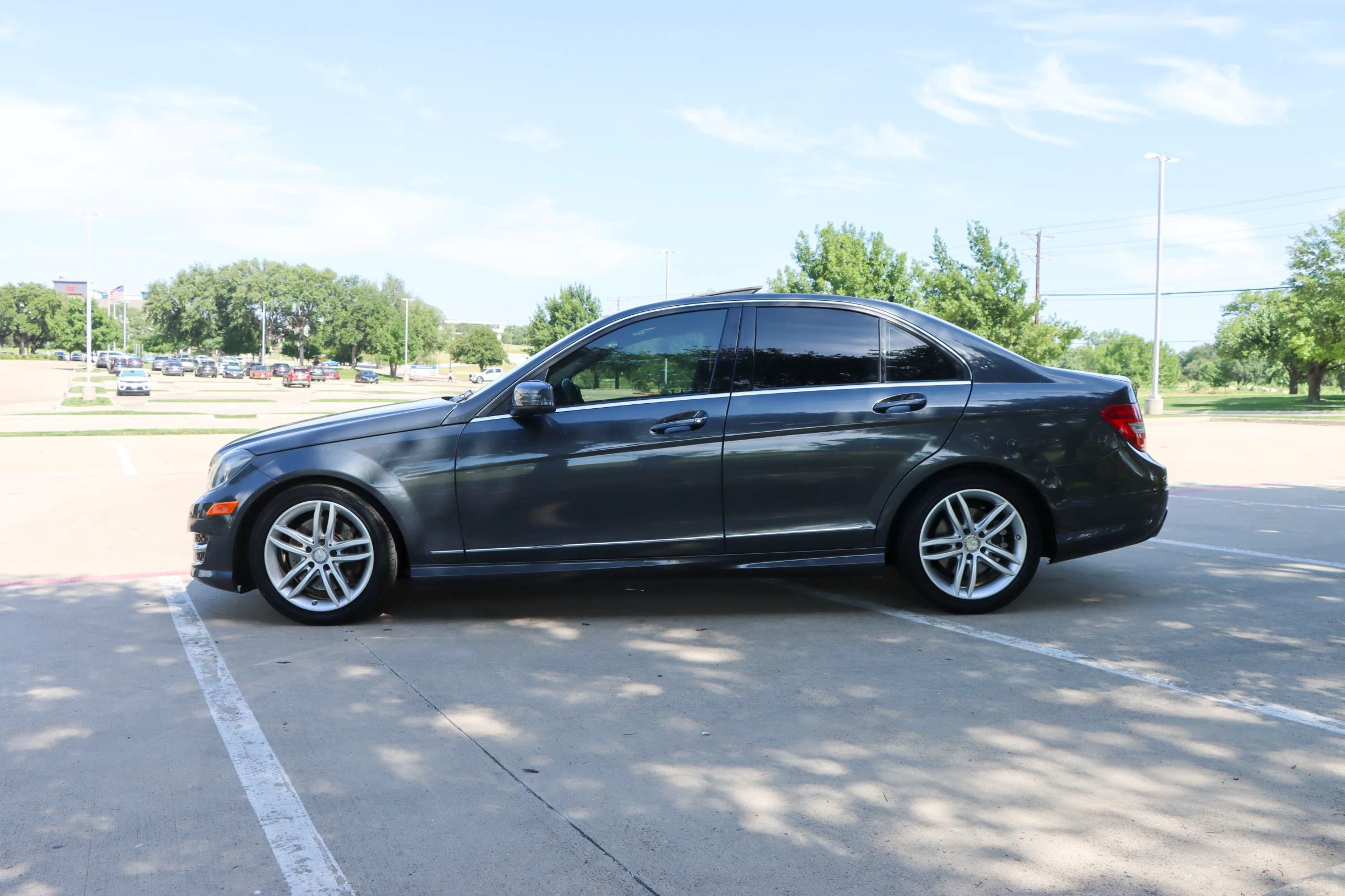 Used 2014 Mercedes-Benz C 300 4MATIC Sedan image 4