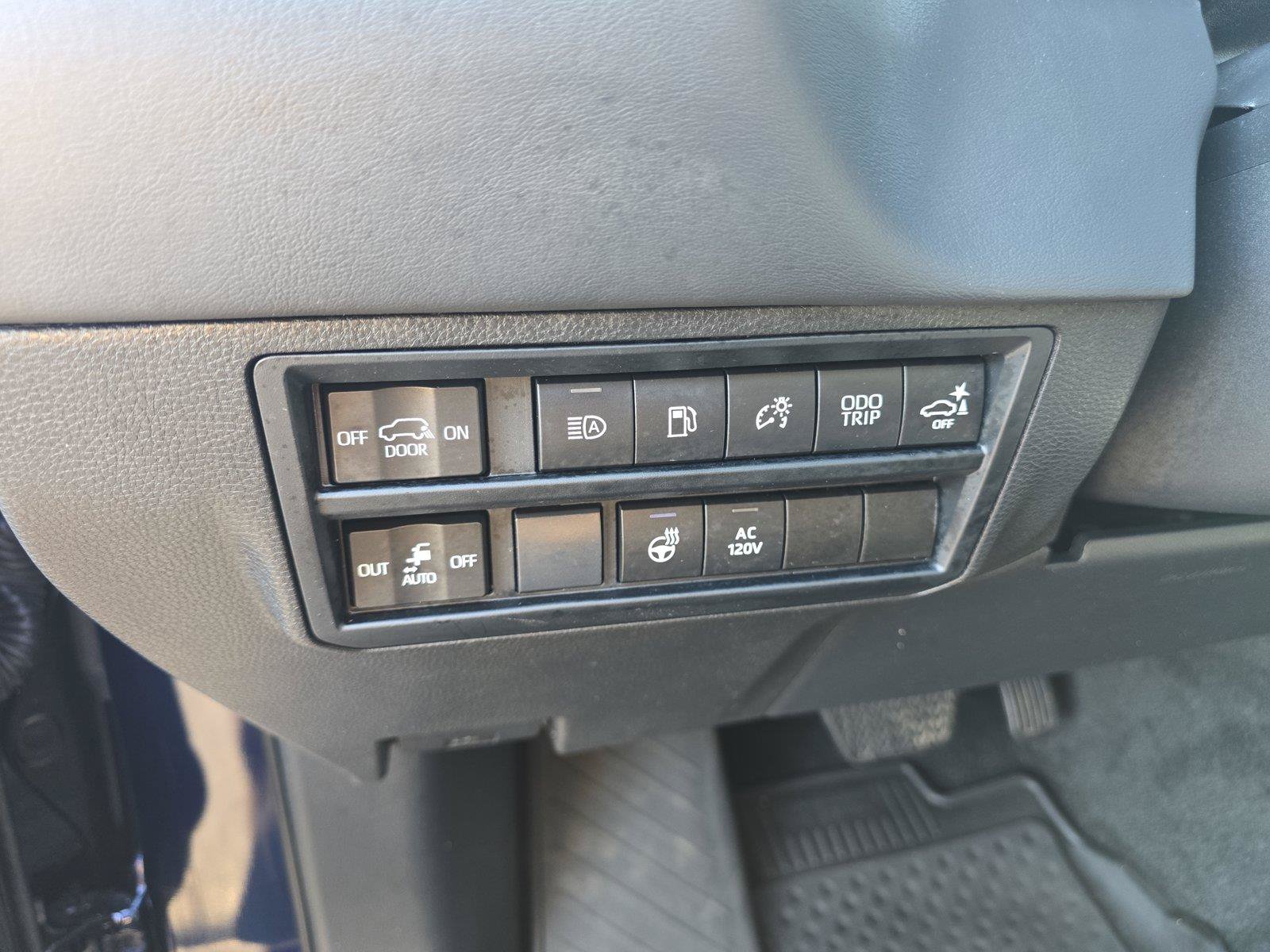 Used 2023 Toyota Sequoia Platinum AWD/4WD image 23