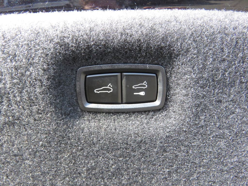 Used 2024 Porsche Taycan image 18
