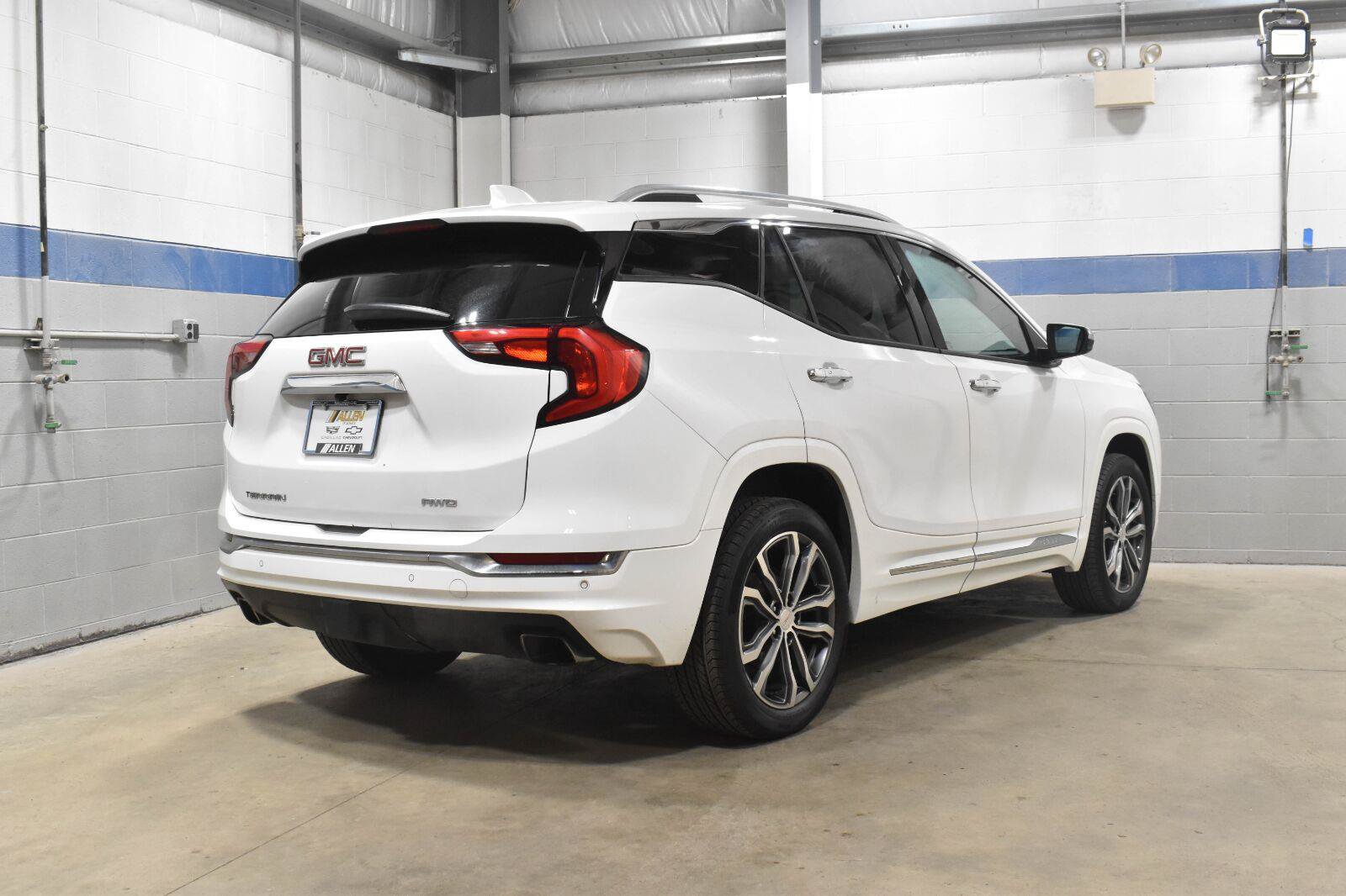 Used 2018 GMC Terrain Denali w/ Advanced Safety Package AWD/4WD image 27