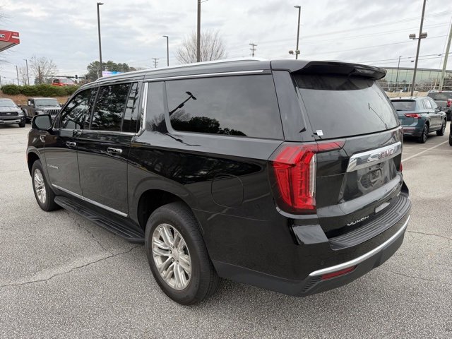 Used 2024 GMC Yukon XL SLT w/ SLT Luxury Package image 3