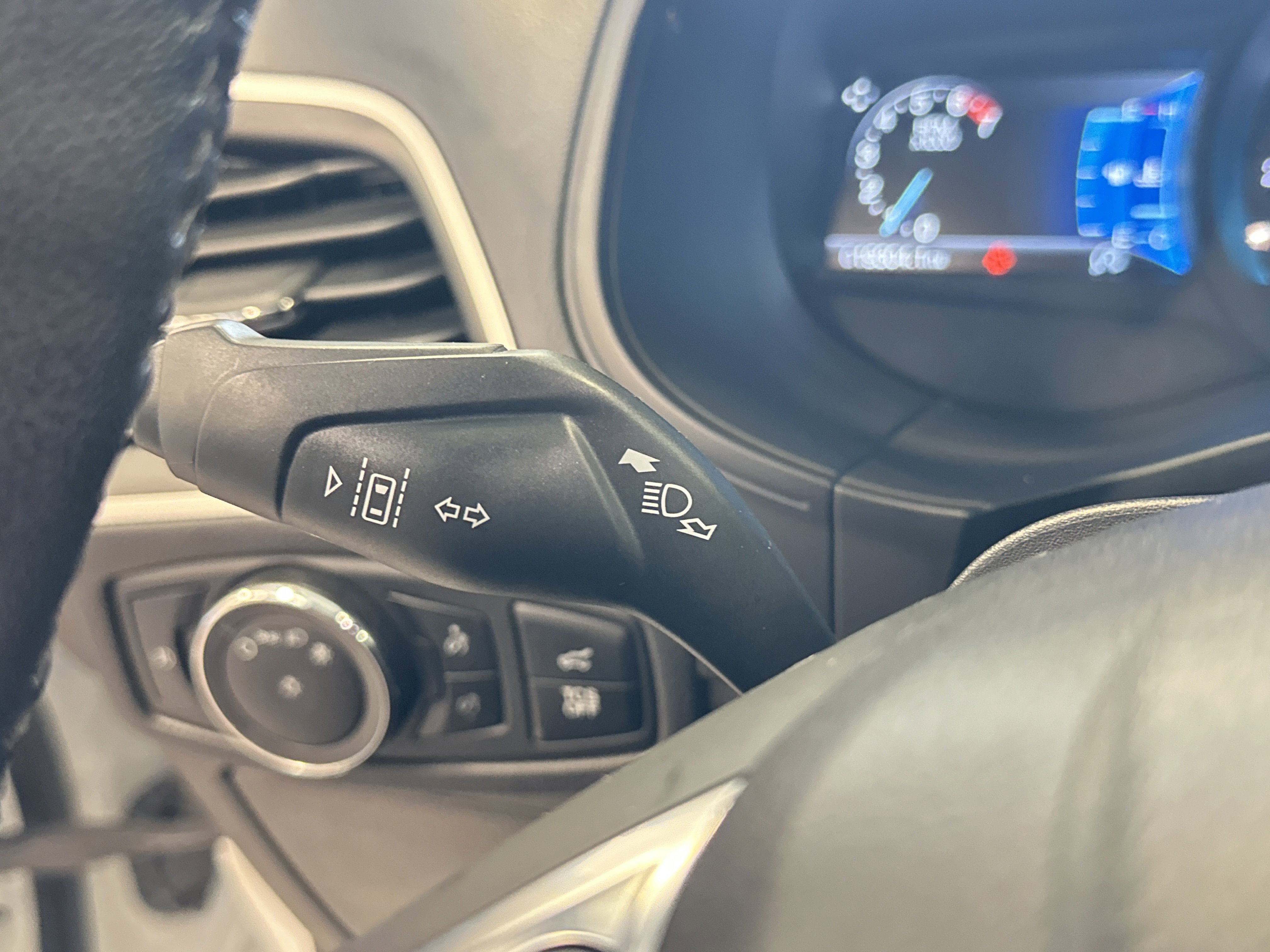 Used 2024 Ford Edge SEL w/ Convenience Package image 36