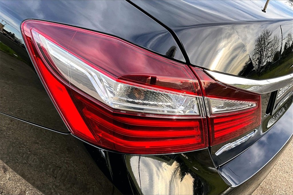 Used 2017 Honda Accord EX-L image 29