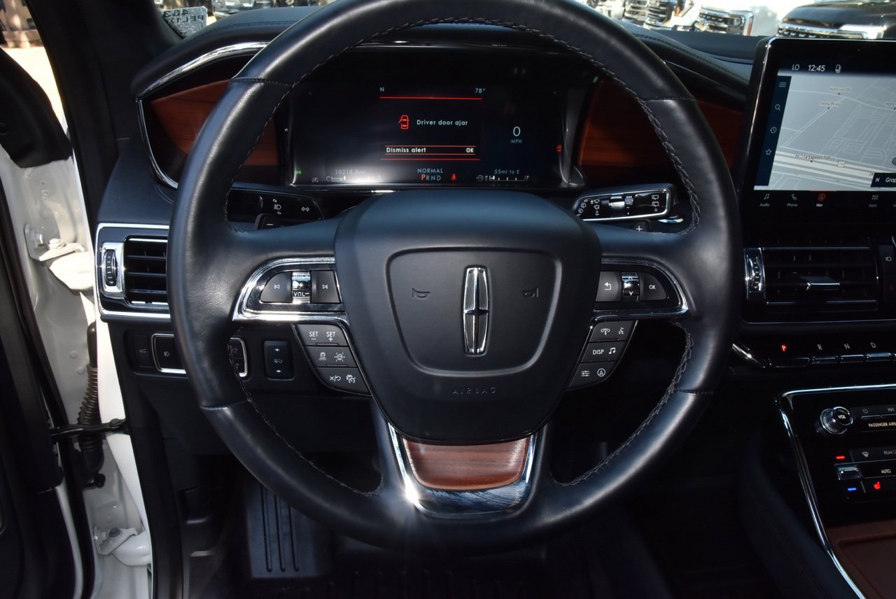 Used 2023 Lincoln Navigator 2WD image 23