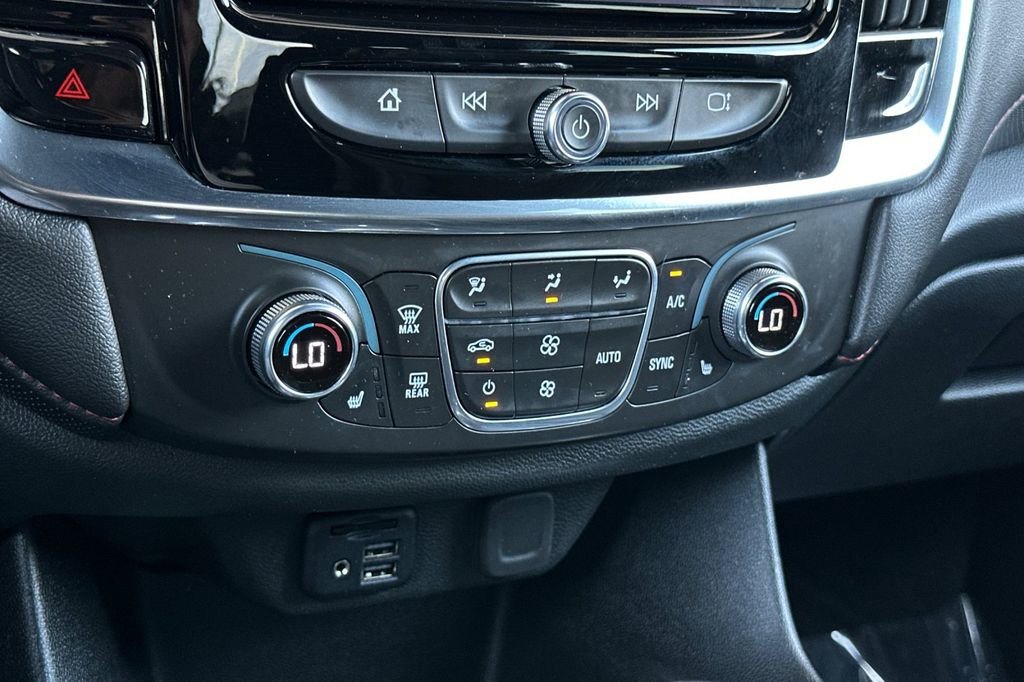 Used 2022 Chevrolet Traverse RS FWD image 24