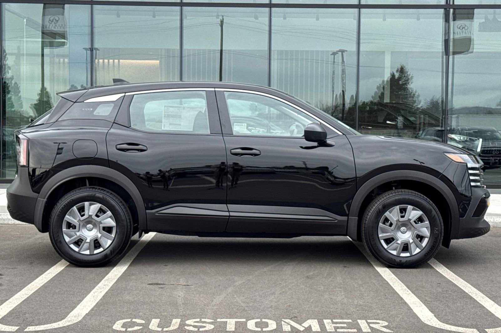 New 2025 Nissan Kicks S image 3