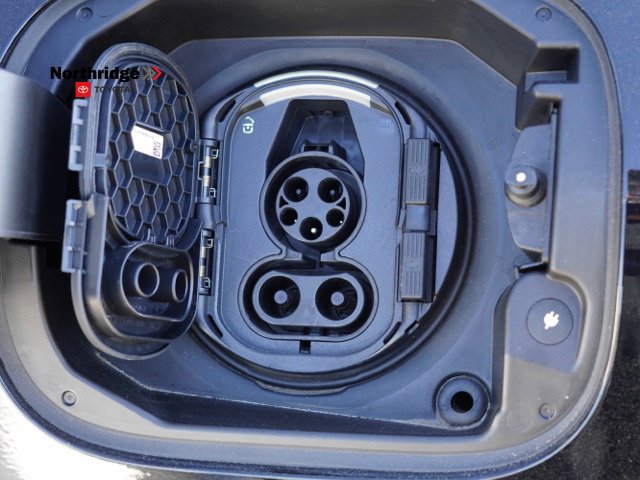 Used 2025 Mercedes-Benz GLE 450e 4MATIC image 9