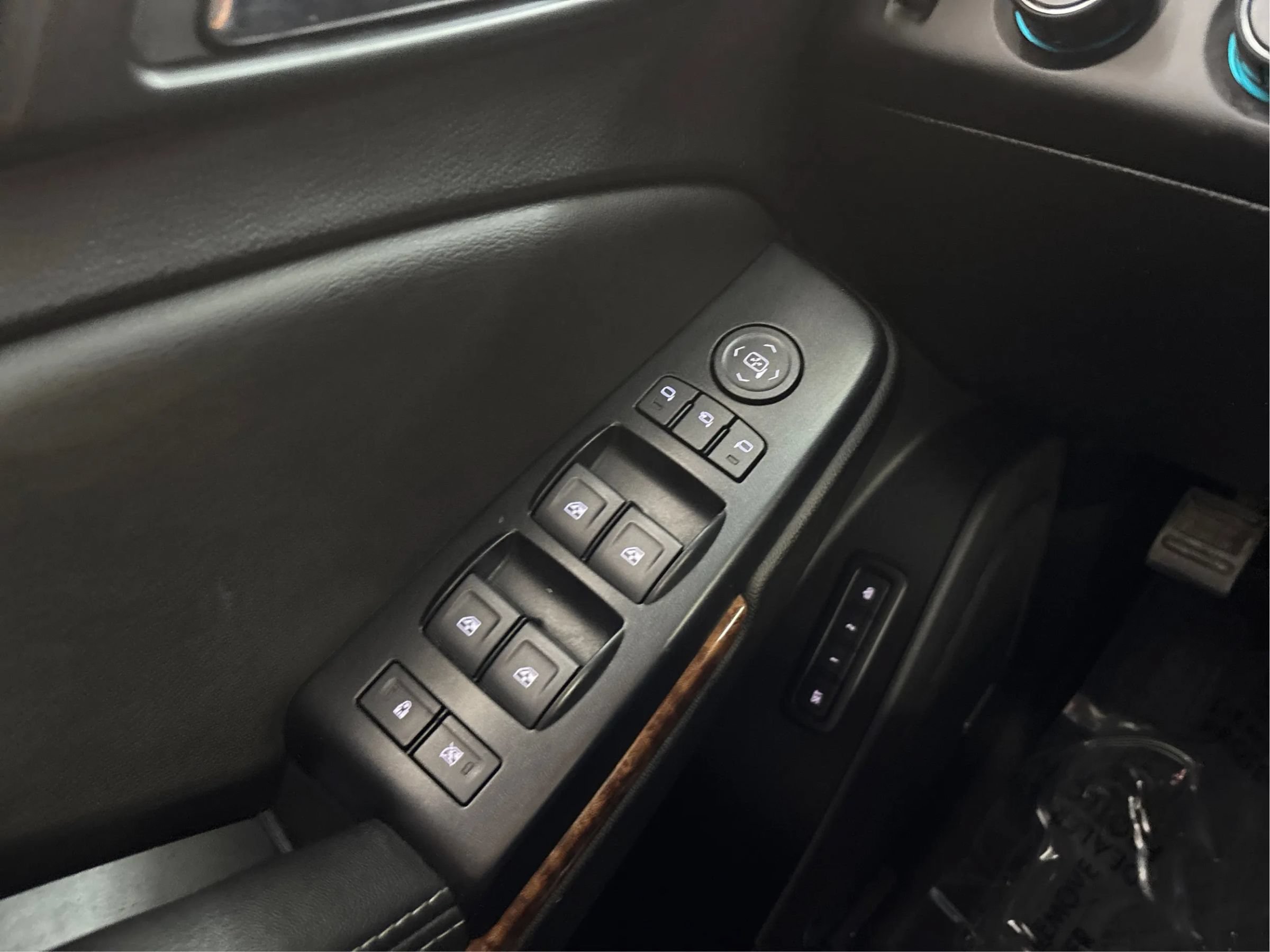 Used 2019 Chevrolet Suburban Premier AWD/4WD image 40
