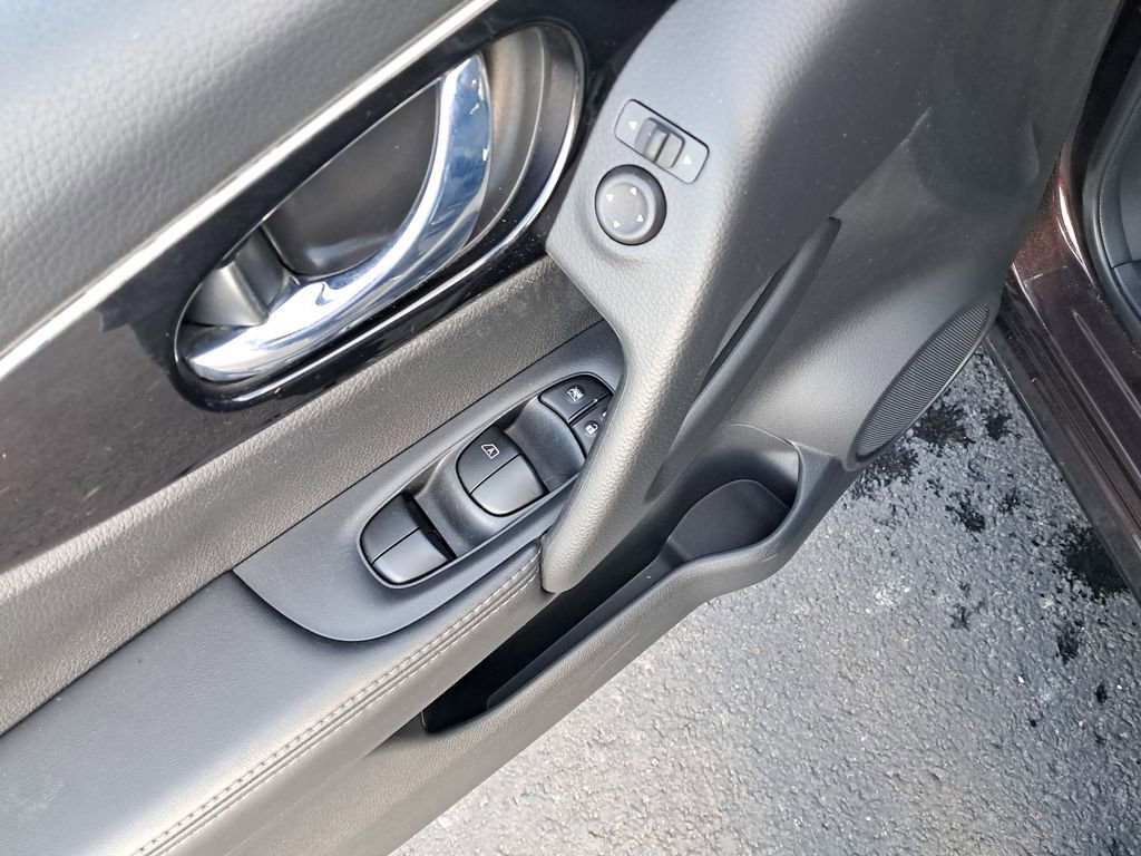 Used 2017 Nissan Rogue Sport SL w/ SL Premium Package image 12