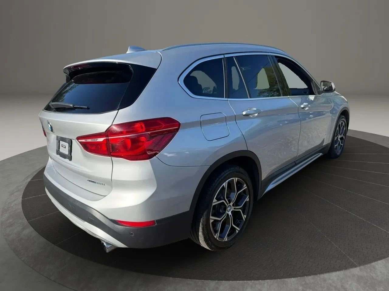 Used 2021 BMW X1 xDrive28i w/ Convenience Package AWD/4WD image 5