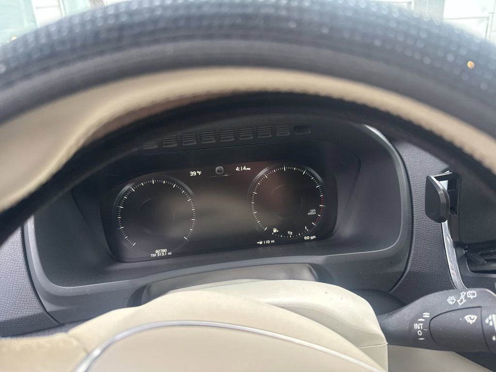 Used 2020 Volvo XC90 T6 Momentum image 12