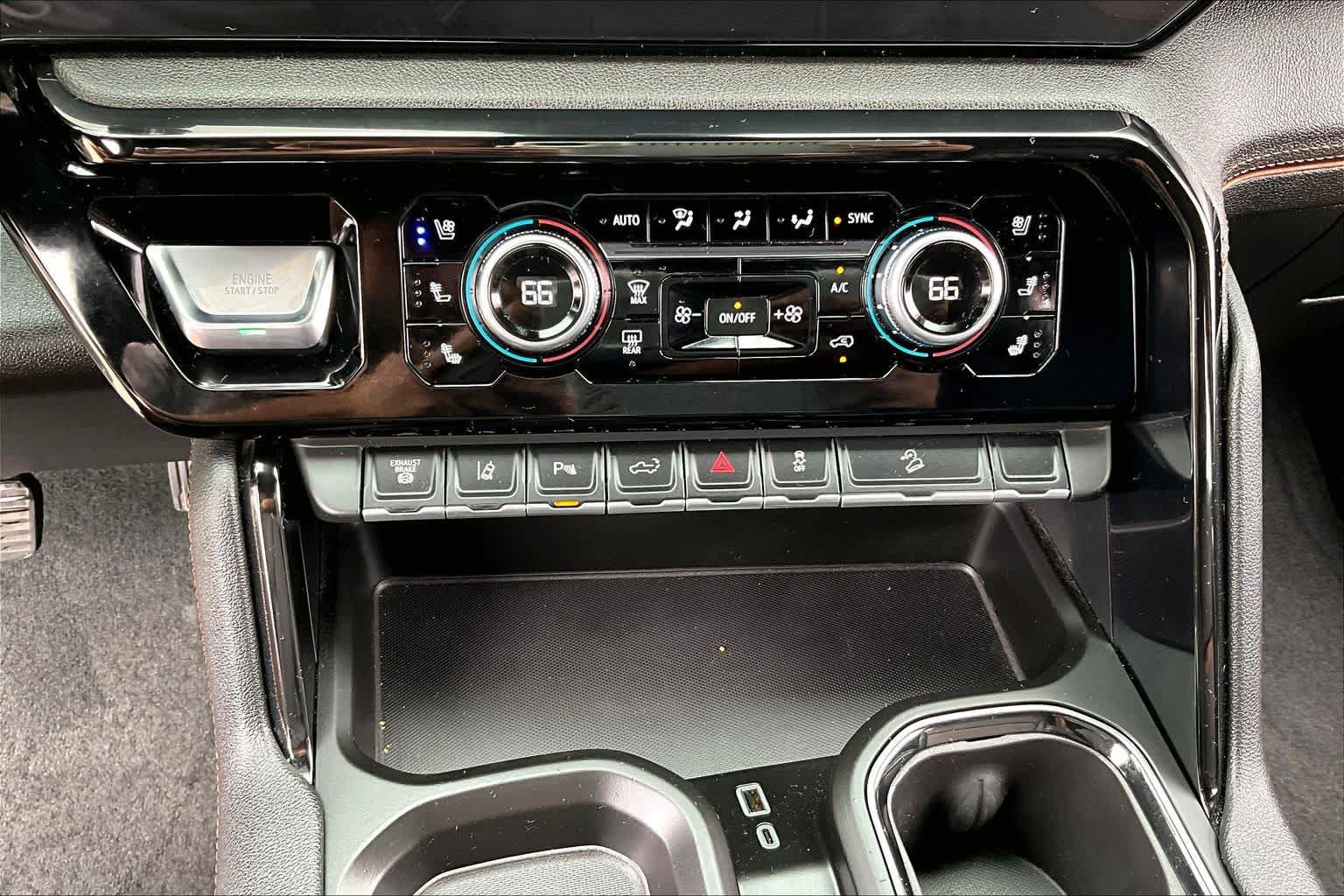 Used 2025 GMC Sierra 2500 AT4 w/ AT4 Premium Plus Package AWD/4WD image 33