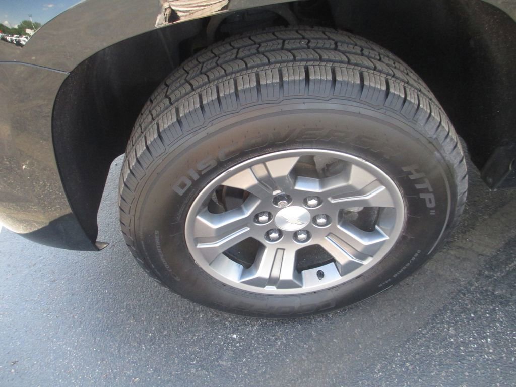 Used 2017 Chevrolet Suburban LT AWD/4WD image 15