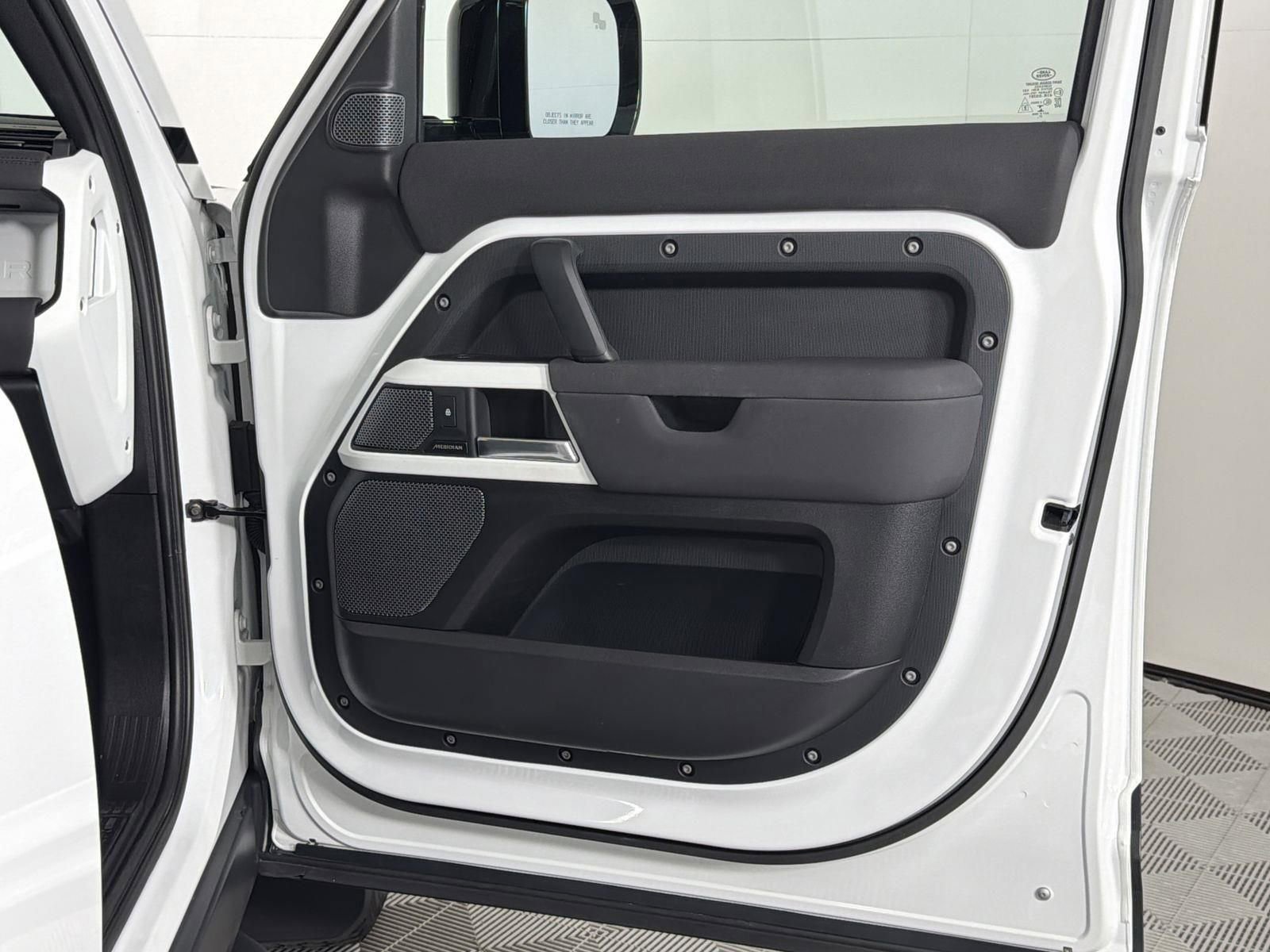 Used 2023 Land Rover Defender 110 S image 31