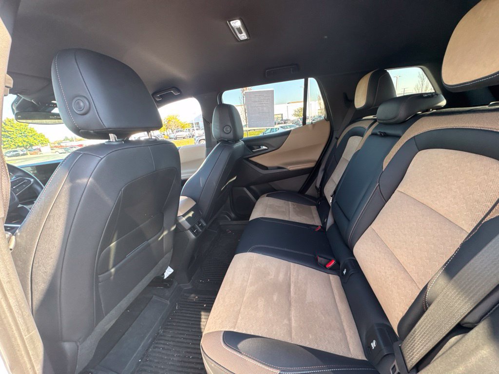 Used 2025 Chevrolet Equinox ACTIV AWD/4WD image 23