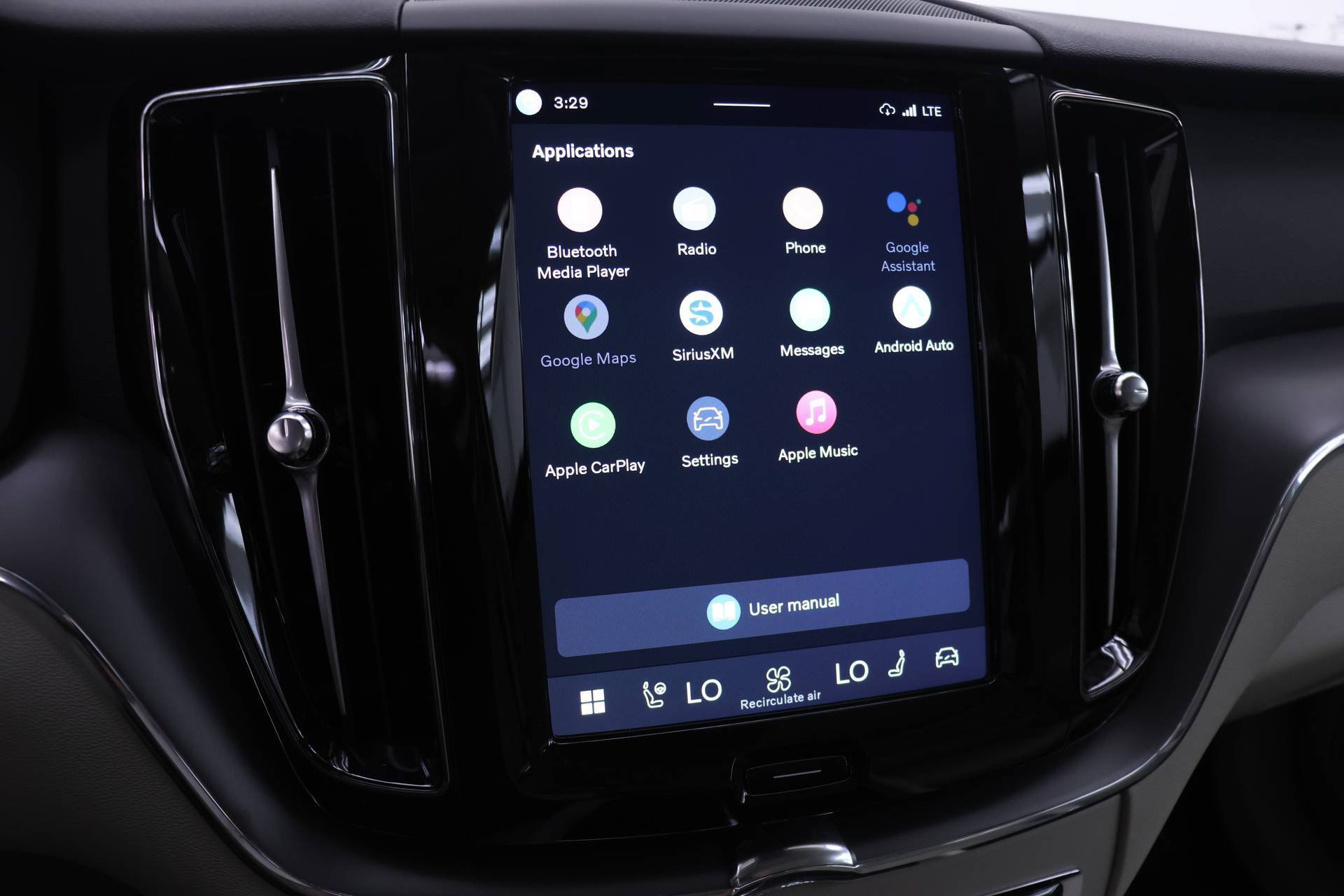 Certified 2025 Volvo XC60 B5 Core AWD/4WD image 11