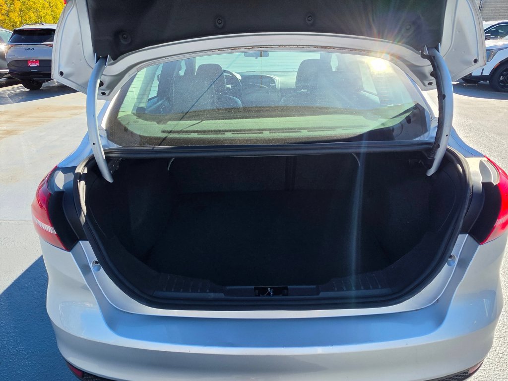 Used 2015 Ford Focus SE w/ Equipment Group 201A FWD image 14