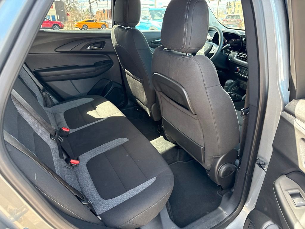 Used 2025 Chevrolet TrailBlazer LS w/ LS Convenience Package AWD/4WD image 32