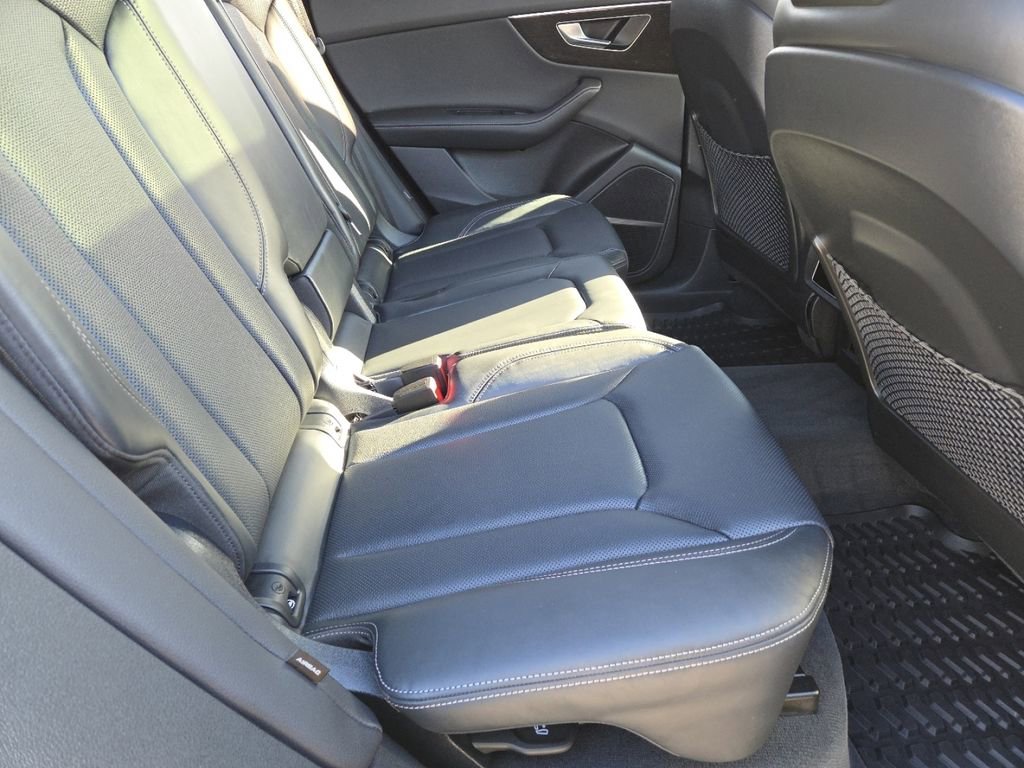 Used 2025 Audi Q8 Prestige image 30