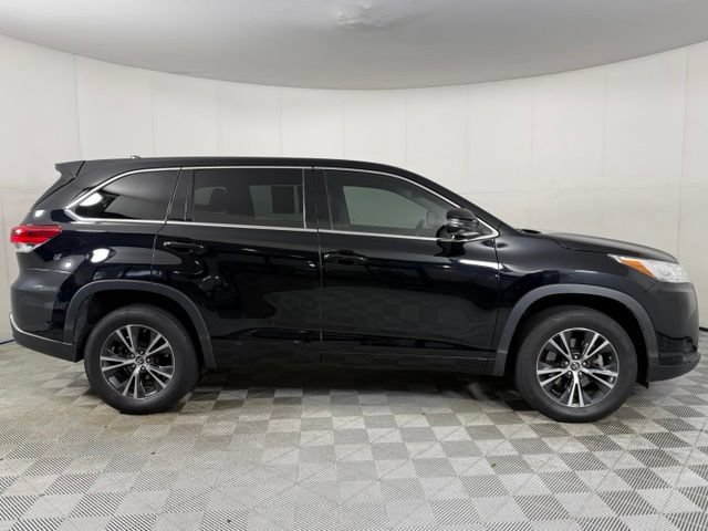 Used 2018 Toyota Highlander Plus FWD image 12