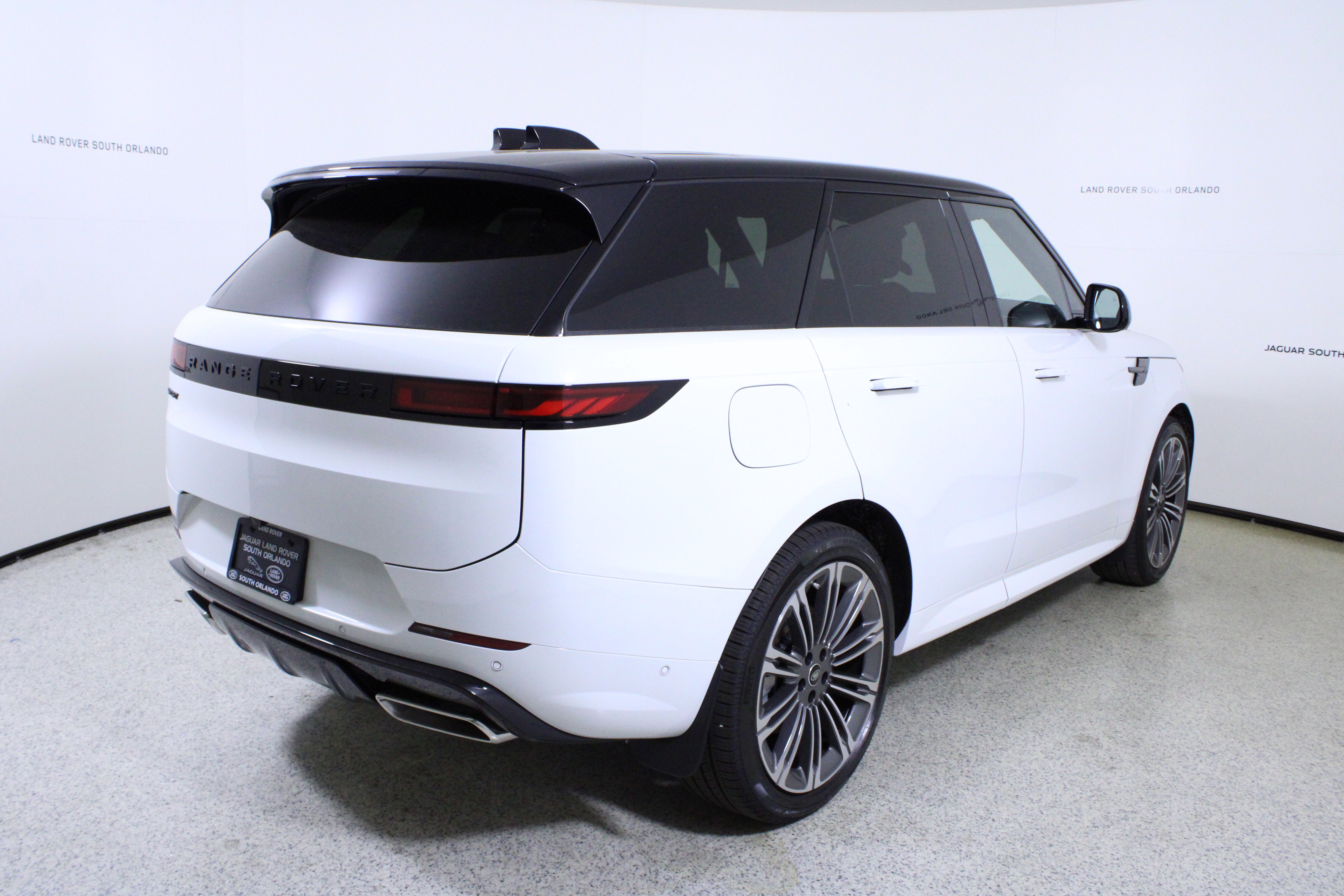 New 2025 Land Rover Range Rover Sport Dynamic SE AWD/4WD image 7