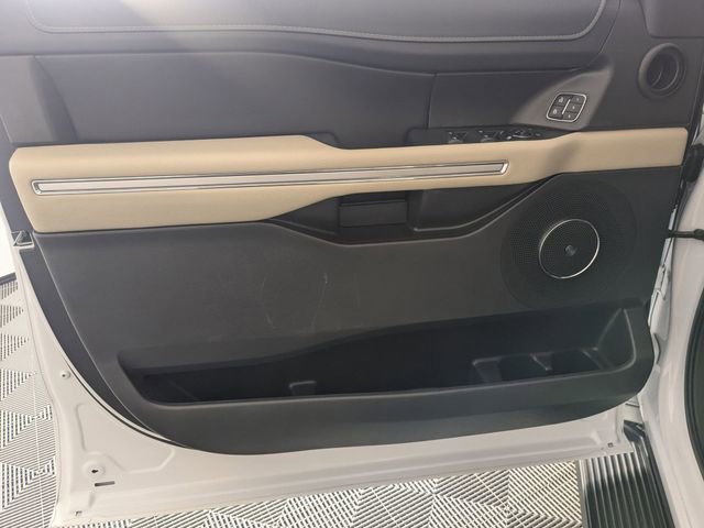 Used 2024 Ford Expedition Limited image 10