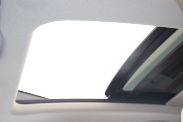 Used 2022 Buick Envision Avenir w/ Safety Package image 19