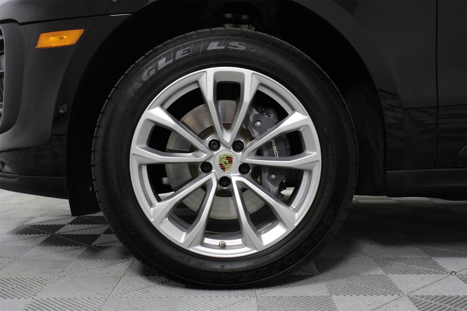 Used 2025 Porsche Macan image 30