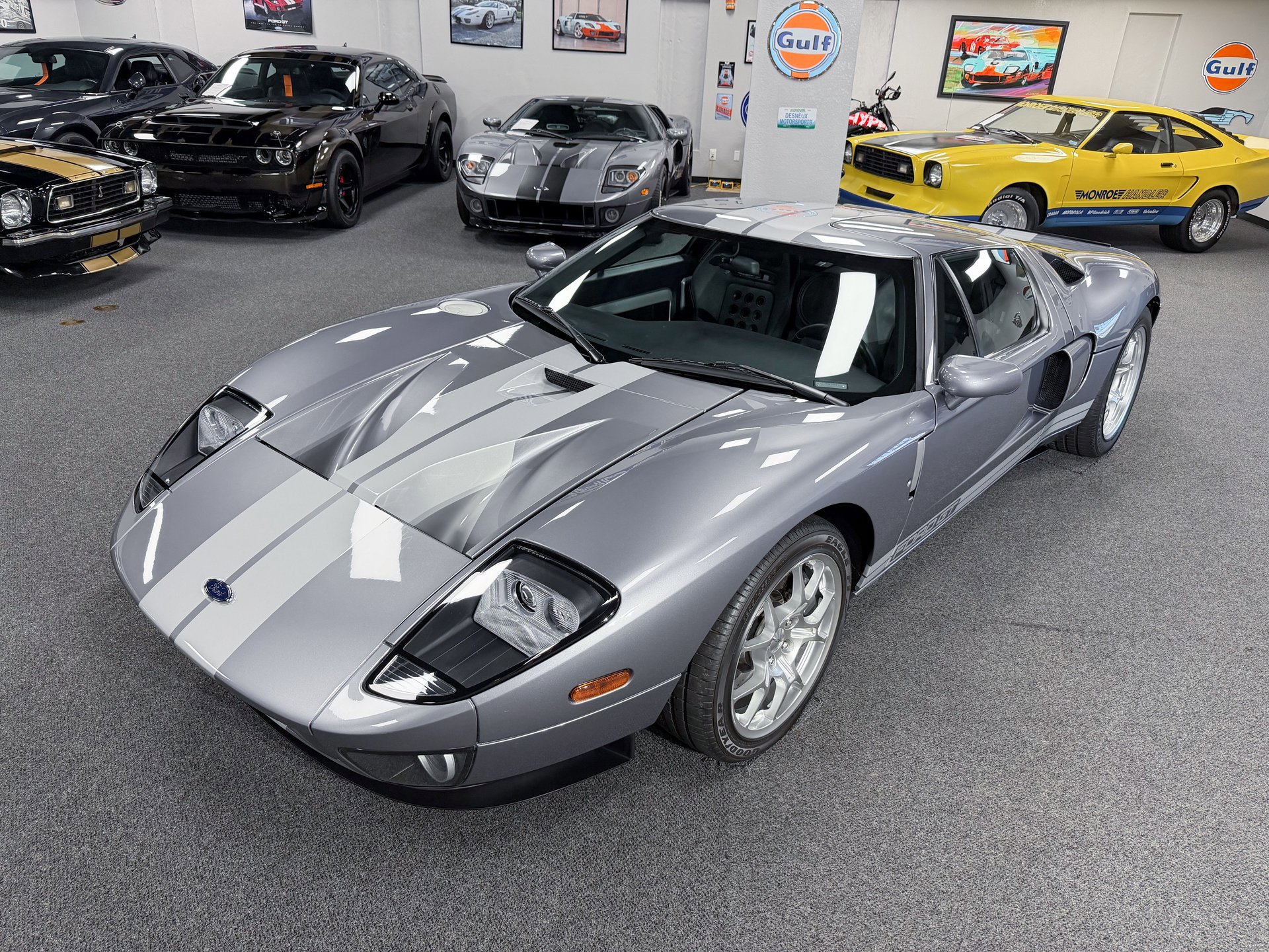 Used 2006 Ford GT image 28