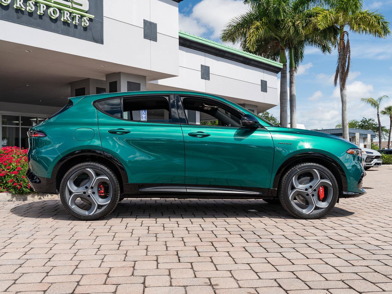 New 2026 Alfa Romeo Tonale w/ Quick Order Package 23H Volce AWD/4WD image 32