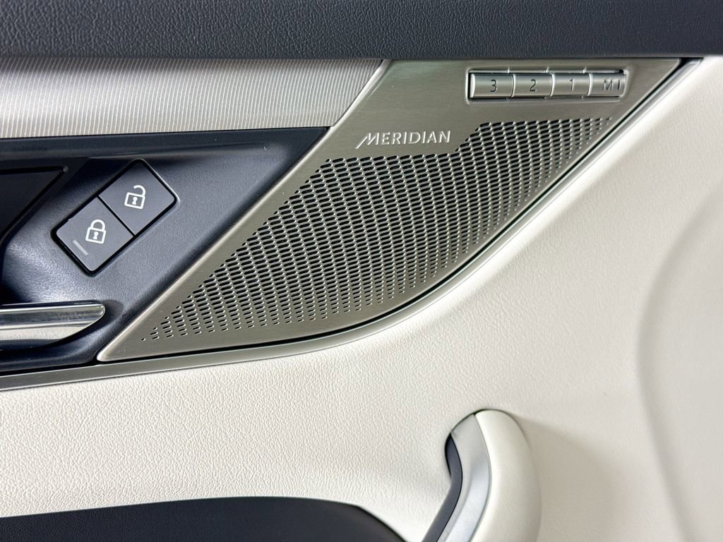 Used 2025 Jaguar F-PACE R-Dynamic S image 22