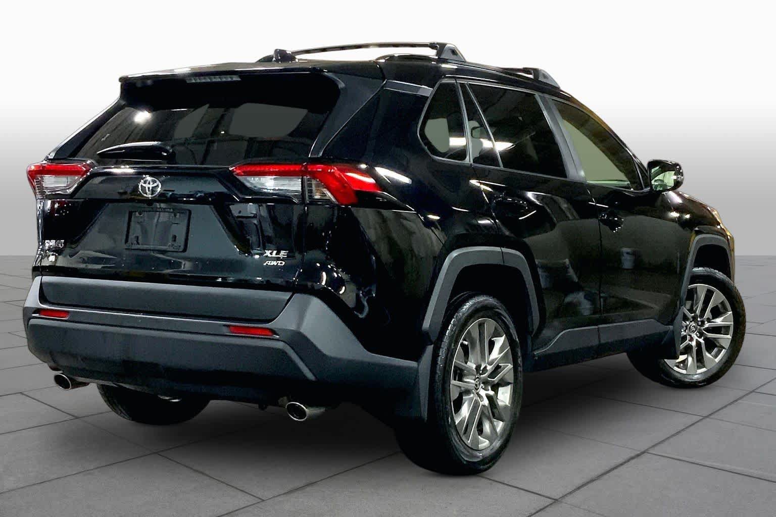 Used 2023 Toyota RAV4 XLE Premium AWD/4WD image 13