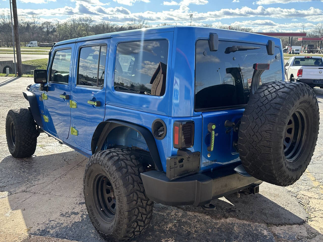 Used 2015 Jeep Wrangler Unlimited Sahara w/ Max Tow Package image 7