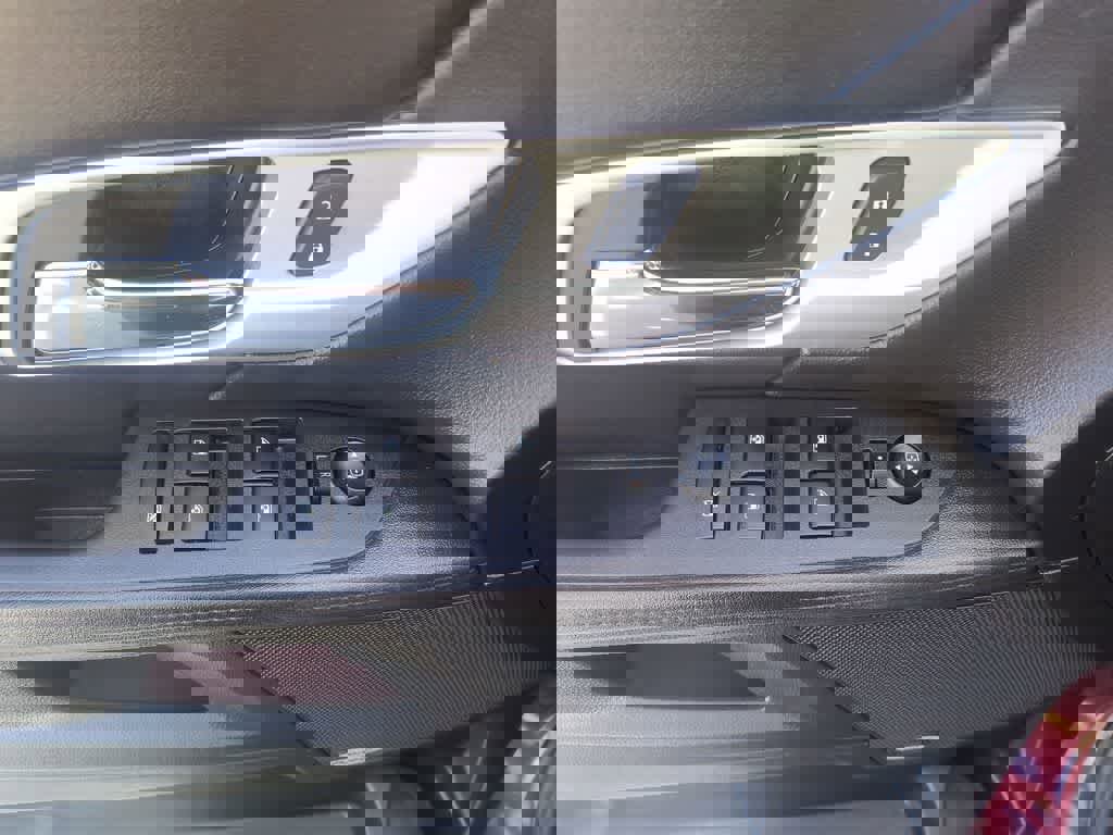 Used 2017 GMC Terrain SLT image 13