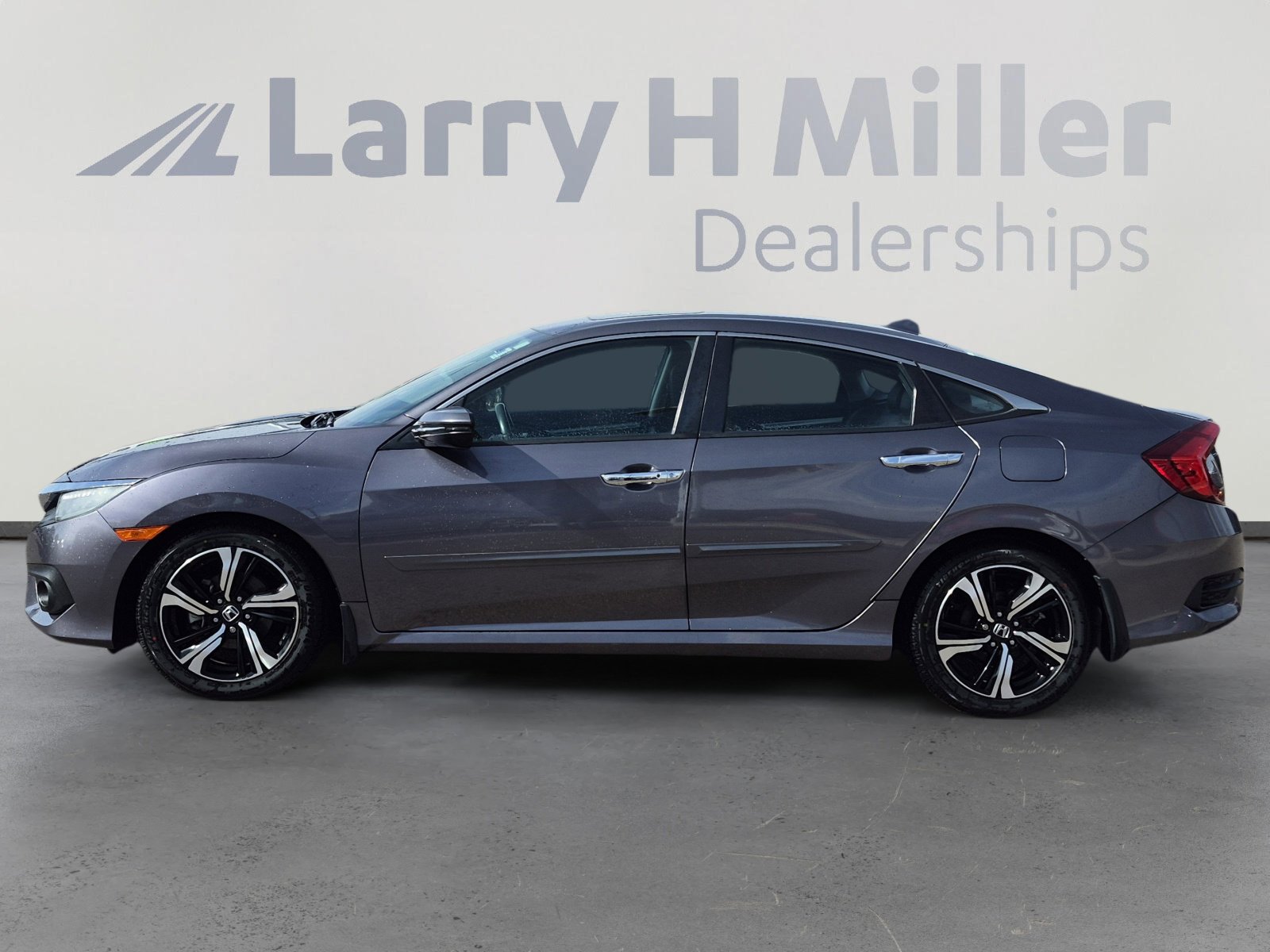 Used 2016 Honda Civic Touring image 2