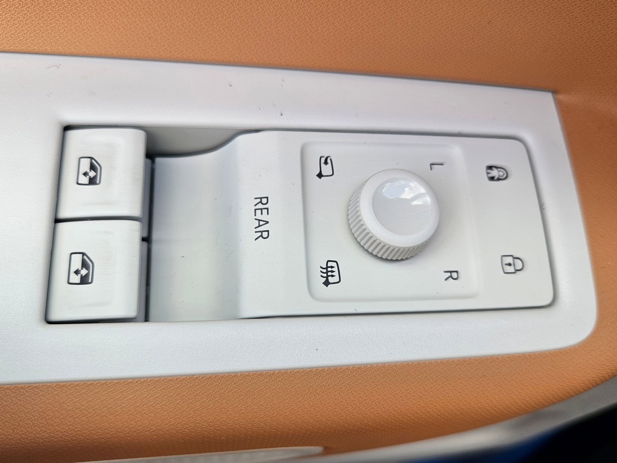New 2025 Volkswagen ID. Buzz 1st Edition AWD/4WD image 10