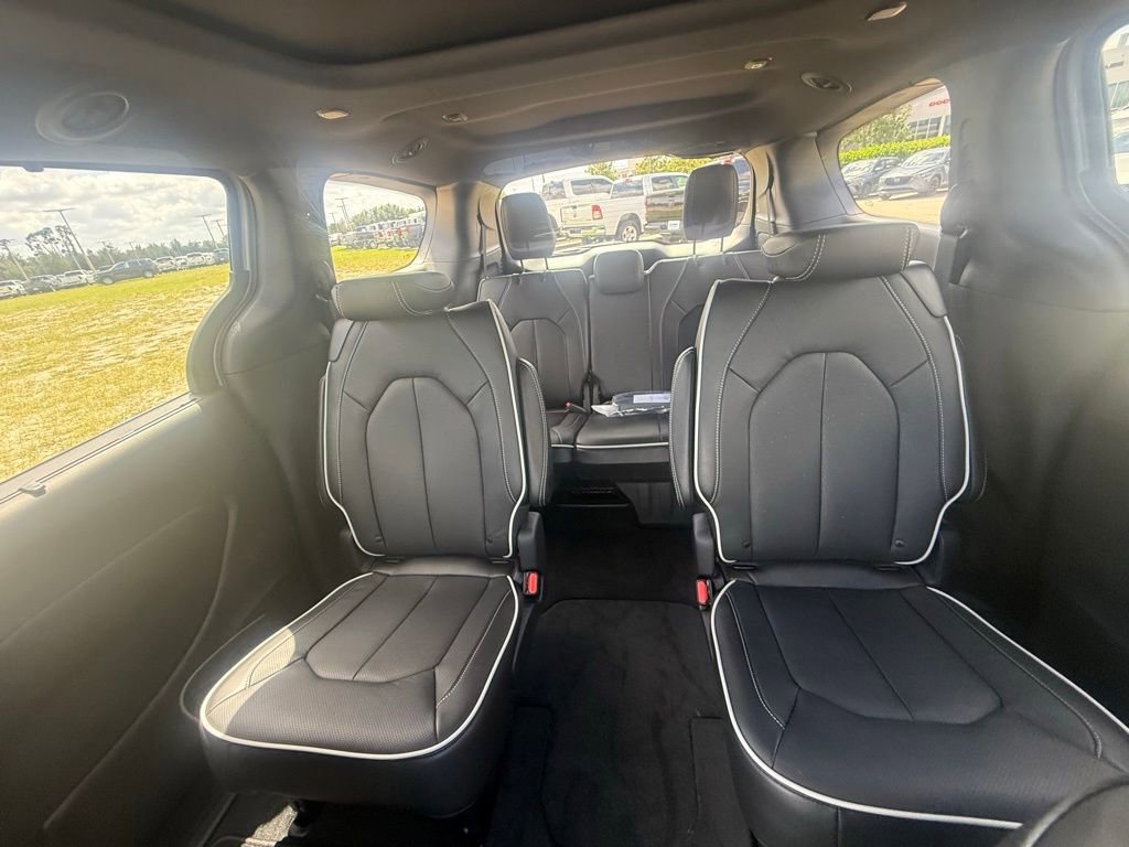 New 2026 Chrysler Pacifica Limited w/ S Appearance Package image 24